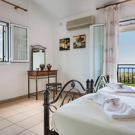 Kleismata Sleeps 6 Pool Wifi Willa