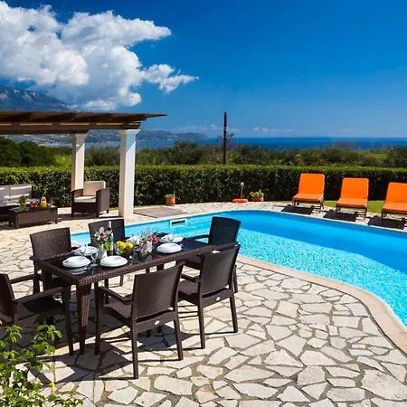 Willa Kleismata Sleeps 6 Pool Wifi